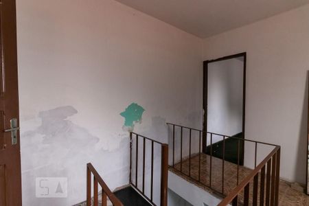 Casa à venda com 160m², 4 quartos e 2 vagas Casa à venda com 160m², 4 quartos e 2 vagasHall