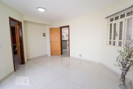 Sala de casa para alugar com 4 quartos, 185m² em Elísio Campos, Goiânia