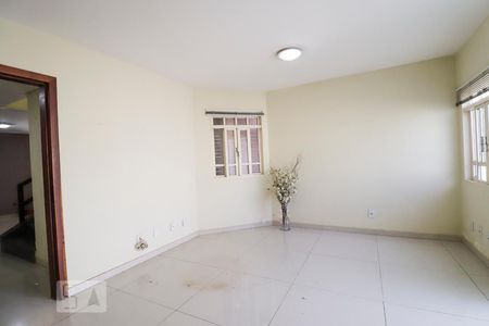 Sala de casa para alugar com 3 quartos, 185m² em Elísio Campos, Goiânia
