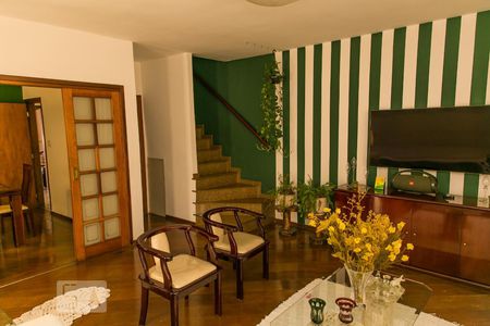 Sala de TV de casa para alugar com 3 quartos, 400m² em Jardim Leonor Mendes de Barros, São Paulo