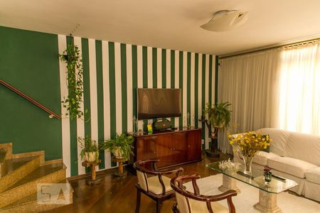 Sala de TV de casa à venda com 3 quartos, 400m² em Jardim Leonor Mendes de Barros, São Paulo