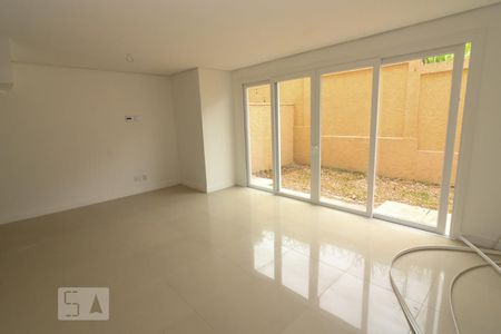 Sala de casa de condomínio à venda com 3 quartos, 212m² em Alto Petrópolis, Porto Alegre