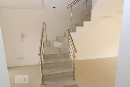 Escada de casa de condomínio à venda com 3 quartos, 212m² em Alto Petrópolis, Porto Alegre