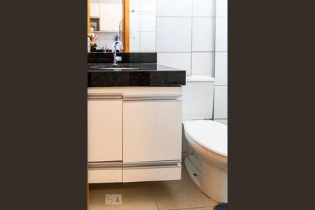 Banheiro de apartamento à venda com 1 quarto, 28m² em Vila Paquetá, Belo Horizonte