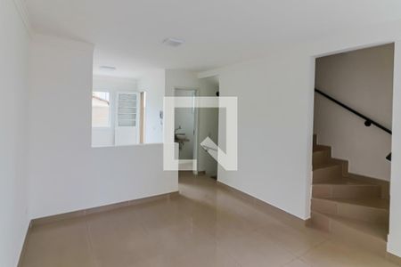 Sala de casa de condomínio para alugar com 2 quartos, 108m² em Vila Polopoli, São Paulo