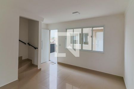 Sala de casa de condomínio para alugar com 2 quartos, 108m² em Vila Polopoli, São Paulo