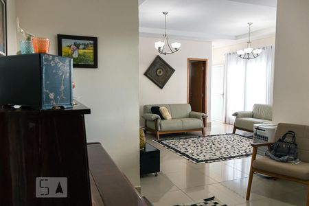 Sala 2 de casa de condomínio para alugar com 4 quartos, 240m² em Jardins Lisboa, Goiânia