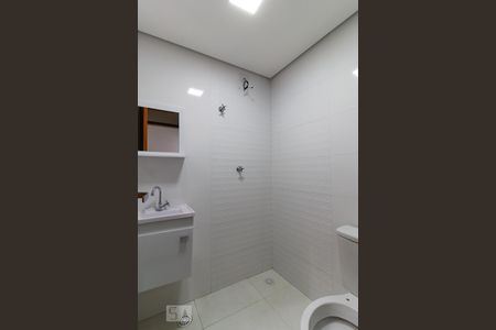 Banheiro de apartamento para alugar com 2 quartos, 40m² em Jardim Piqueroby, São Paulo