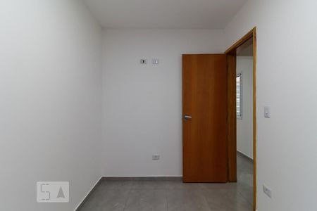 Quarto 2 de apartamento para alugar com 2 quartos, 40m² em Jardim Piqueroby, São Paulo