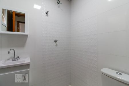 Banheiro de apartamento para alugar com 2 quartos, 40m² em Jardim Piqueroby, São Paulo