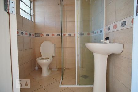 Banheiro de apartamento à venda com 1 quarto, 40m² em Humaitá, Porto Alegre