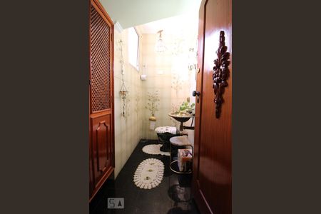 Lavabo  de casa à venda com 4 quartos, 285m² em Vila Romana, São Paulo