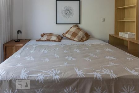 Sala / Quarto de kitnet/studio para alugar com 1 quarto, 40m² em Cidade Nova, Rio de Janeiro