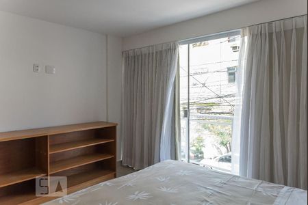 Sala / Quarto de kitnet/studio para alugar com 1 quarto, 40m² em Cidade Nova, Rio de Janeiro