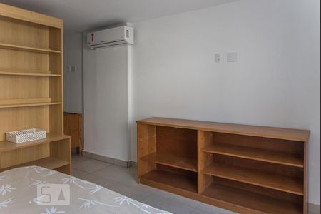 Sala / Quarto de kitnet/studio para alugar com 1 quarto, 40m² em Cidade Nova, Rio de Janeiro