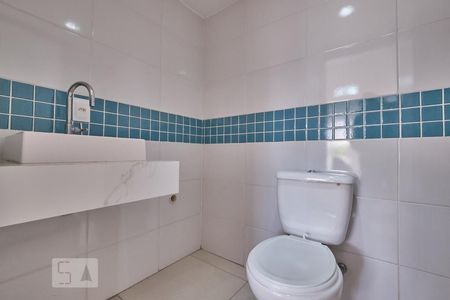 Banheiro de kitnet/studio para alugar com 1 quarto, 40m² em Cidade Nova, Rio de Janeiro