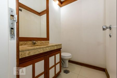 Lavabo de apartamento para alugar com 4 quartos, 200m² em Copacabana, Rio de Janeiro