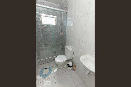 Banheiro de apartamento à venda com 1 quarto, 41m² em Vila Nova, Porto Alegre