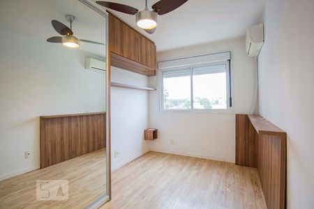 Suíte  de apartamento à venda com 2 quartos, 69m² em Vila Ipiranga, Porto Alegre