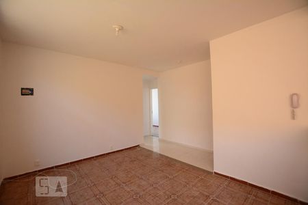 Sala de apartamento para alugar com 2 quartos, 45m² em Brás de Pina, Rio de Janeiro