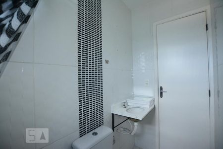 Banheiro de apartamento para alugar com 1 quarto, 35m² em Brás de Pina, Rio de Janeiro