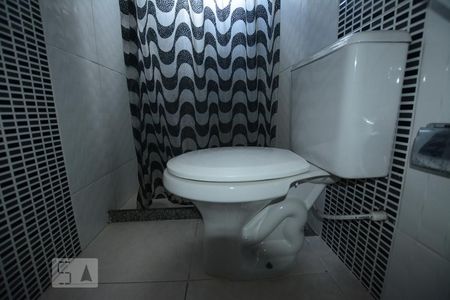 Banheiro de apartamento para alugar com 1 quarto, 35m² em Brás de Pina, Rio de Janeiro