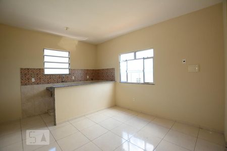 Sala de apartamento para alugar com 1 quarto, 45m² em Brás de Pina, Rio de Janeiro