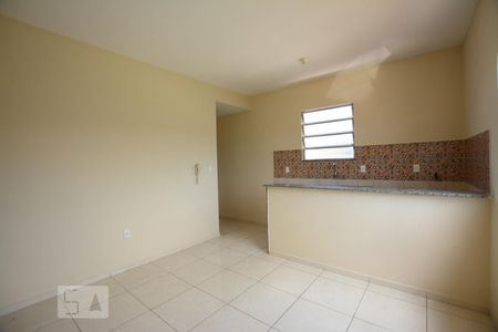 Sala de apartamento para alugar com 1 quarto, 45m² em Brás de Pina, Rio de Janeiro