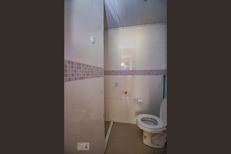 Banheiro  de apartamento para alugar com 1 quarto, 38m² em Jardim Leopoldina, Porto Alegre