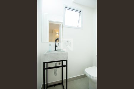 Lavabo de casa de condomínio para alugar com 2 quartos, 100m² em Cambuci, São Paulo