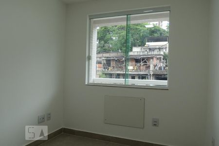 Quarto 1 de apartamento para alugar com 2 quartos, 48m² em Pechincha, Rio de Janeiro