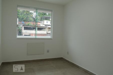 Quarto 1 de apartamento para alugar com 2 quartos, 48m² em Pechincha, Rio de Janeiro