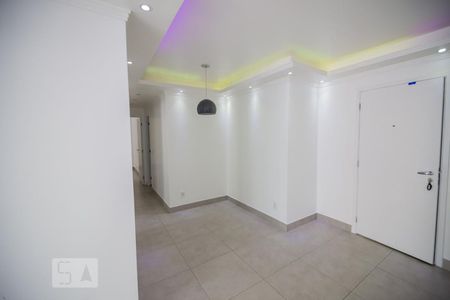 Sala de apartamento para alugar com 3 quartos, 77m² em Jardim Arpoador, São Paulo