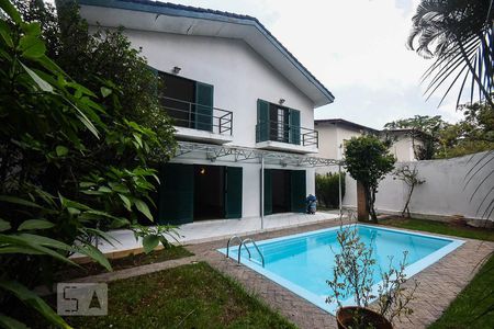 Fachada posterior de casa à venda com 3 quartos, 320m² em Fazenda Morumbi, São Paulo