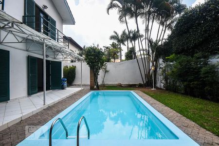 Fachada posterior de casa à venda com 3 quartos, 320m² em Fazenda Morumbi, São Paulo