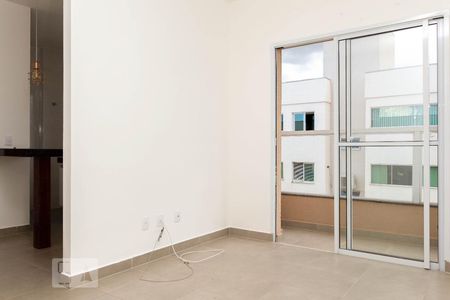 Sala de apartamento para alugar com 2 quartos, 60m² em Santa Mônica, Uberlândia