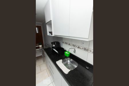 Cozinha de apartamento à venda com 2 quartos, 45m² em Partenon, Porto Alegre