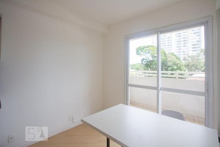 Sala de kitnet/studio para alugar com 1 quarto, 31m² em Jardim Novo Santo Amaro, São Paulo