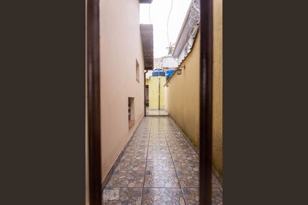 Corredor Lateral de casa à venda com 3 quartos, 300m² em Jardim Cidália, São Paulo