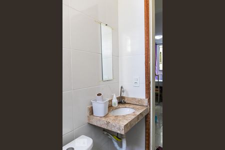 Banheiro de apartamento à venda com 2 quartos, 51m² em Santa Monica, Belo Horizonte