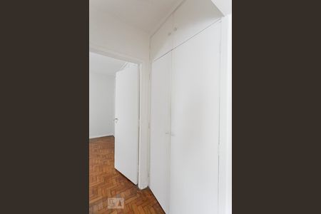 Corredor de apartamento para alugar com 1 quarto, 50m² em Pinheiros, São Paulo