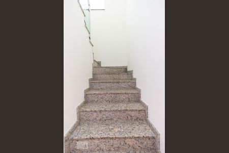 Escadas de casa para alugar com 3 quartos, 200m² em Imirim, São Paulo