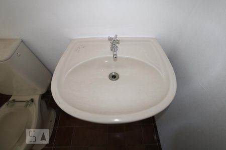 Banheiro de kitnet/studio para alugar com 1 quarto, 45m² em Centro, Campinas