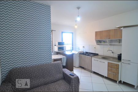 Sala e cozinha de apartamento à venda com 1 quarto, 65m² em Igara, Canoas