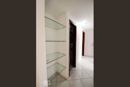 Corredor de apartamento para alugar com 3 quartos, 80m² em Jardim Guanabara, Rio de Janeiro