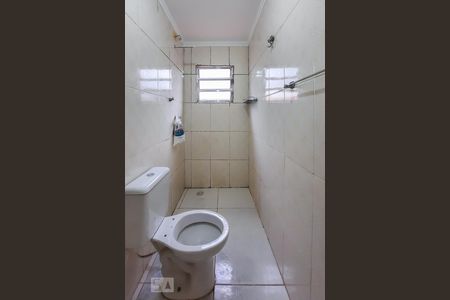 Banheiro de casa de condomínio para alugar com 1 quarto, 30m² em Piraporinha, Diadema