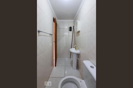 Banheiro de casa de condomínio para alugar com 1 quarto, 30m² em Piraporinha, Diadema