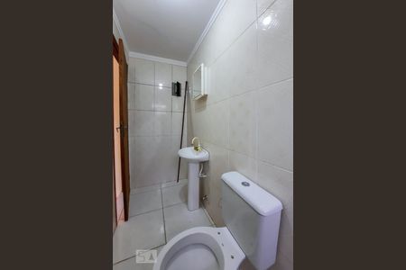 Banheiro de casa de condomínio para alugar com 1 quarto, 30m² em Piraporinha, Diadema