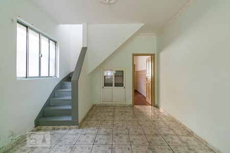 Fachada de casa para alugar com 2 quartos, 85m² em Vila Cláudia, São Paulo