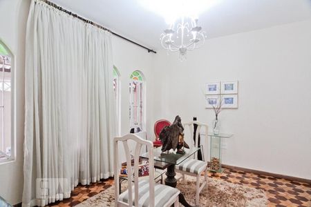 Casa à venda com 165m², 4 quartos e 3 vagasSala